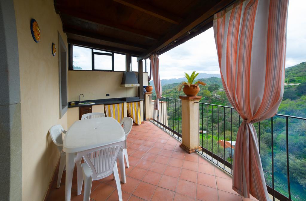B&B Il Padrino Savoca Δωμάτιο φωτογραφία